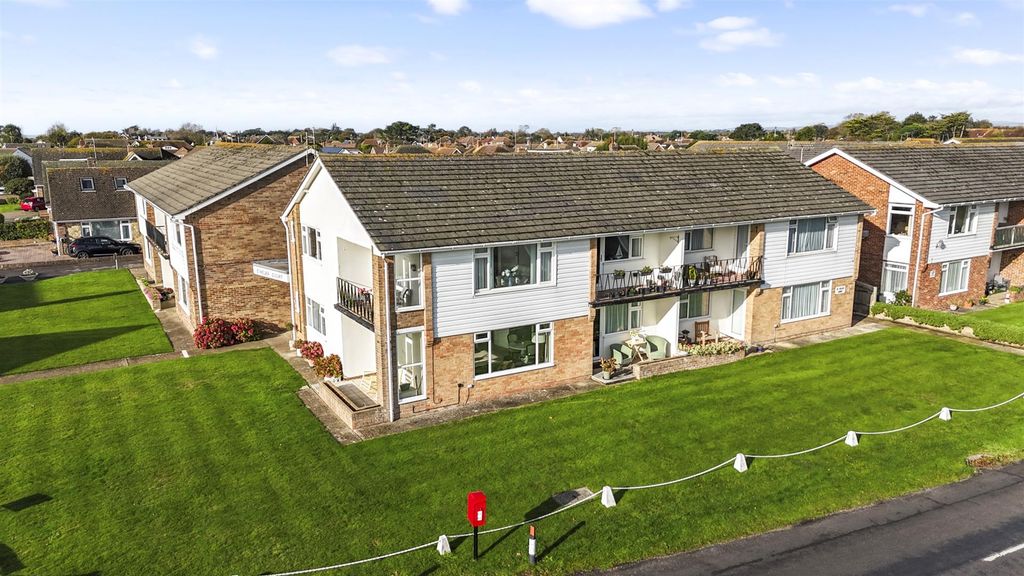 Property photo 1 of 21 7 St Hellier Court-002.Jpg