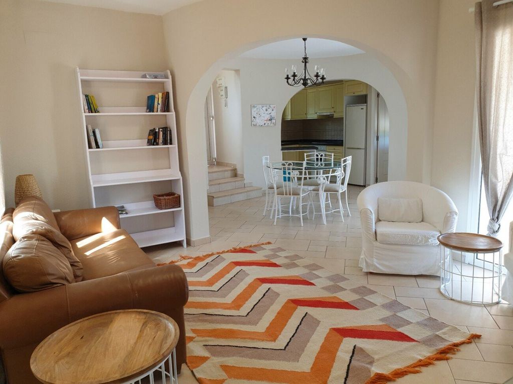 Property photo 3 of 11