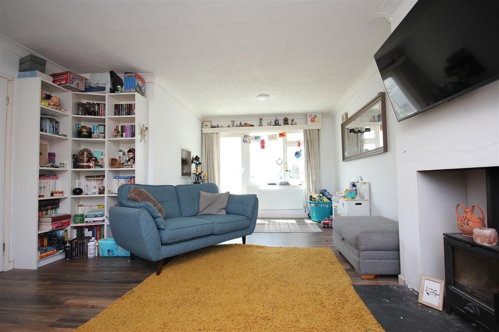 Property photo 3 of 7 Lounge 1.Jpg