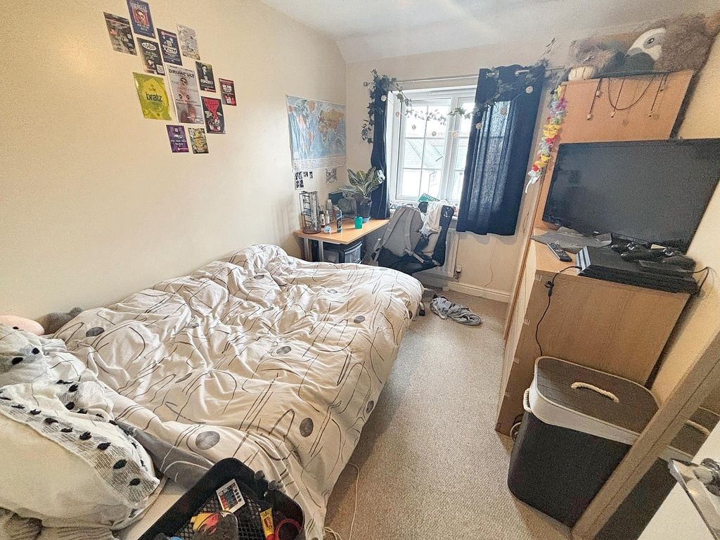 Property photo 3 of 5 A Cozy Bedroom Featuring A Large Bed With Patterne...