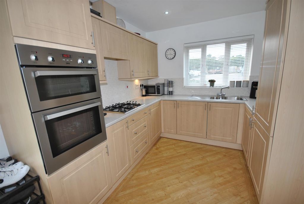 Property photo 3 of 12 Kitchen/Diner