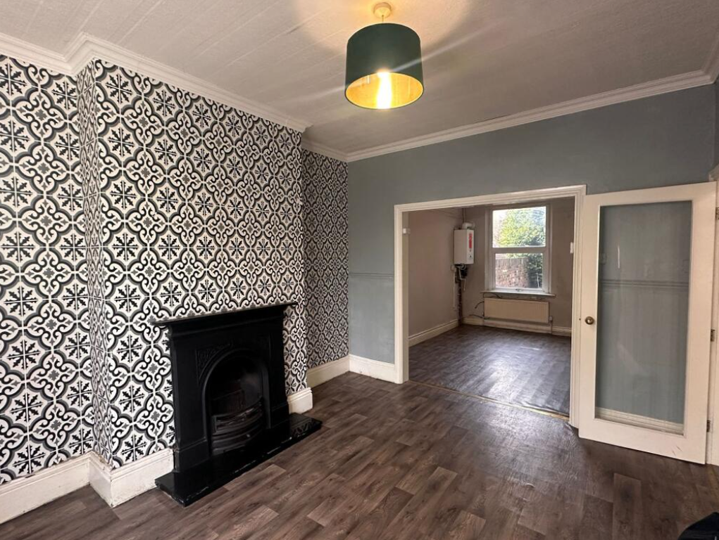 Property photo 3 of 8 Living Room/Dining Area