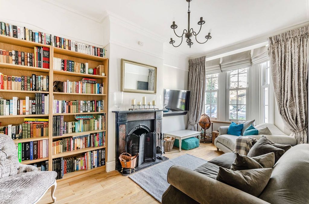 Property photo 2 of 23