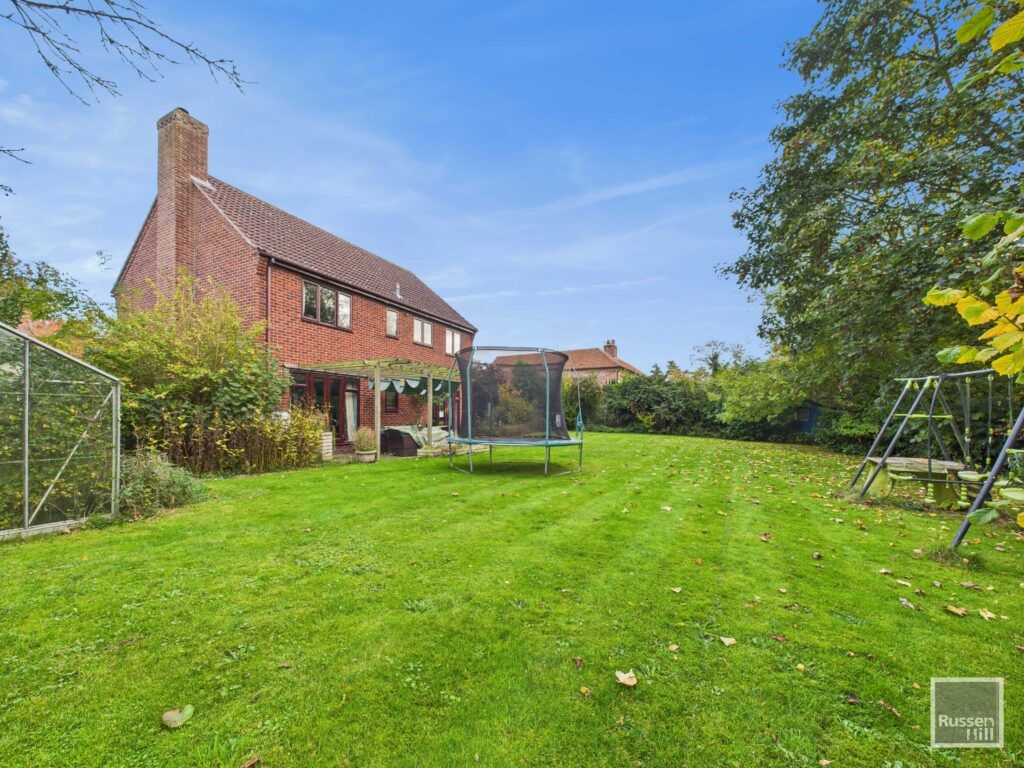 Property photo 2 of 34