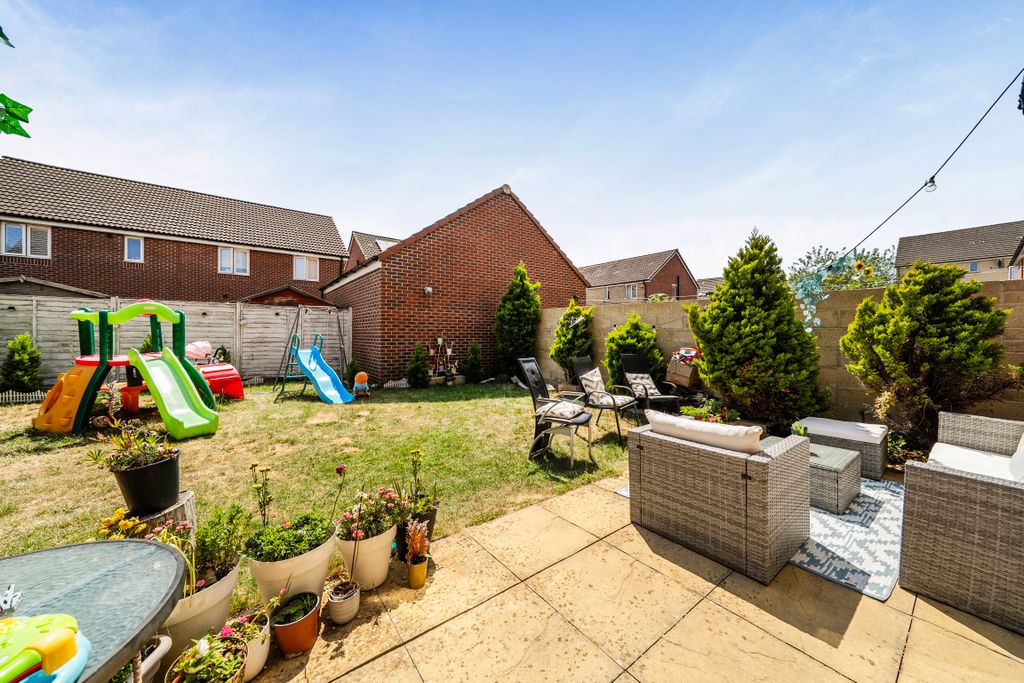 Property photo 2 of 17 148718856A578B38Bf25d