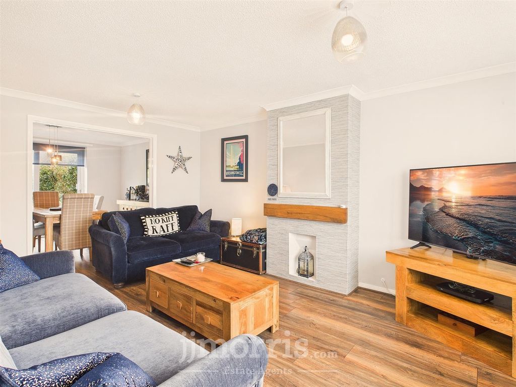 Property photo 2 of 30 Lounge/Reception 1