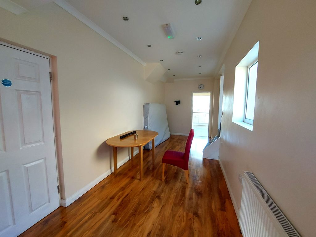 Property photo 3 of 7 Gallery