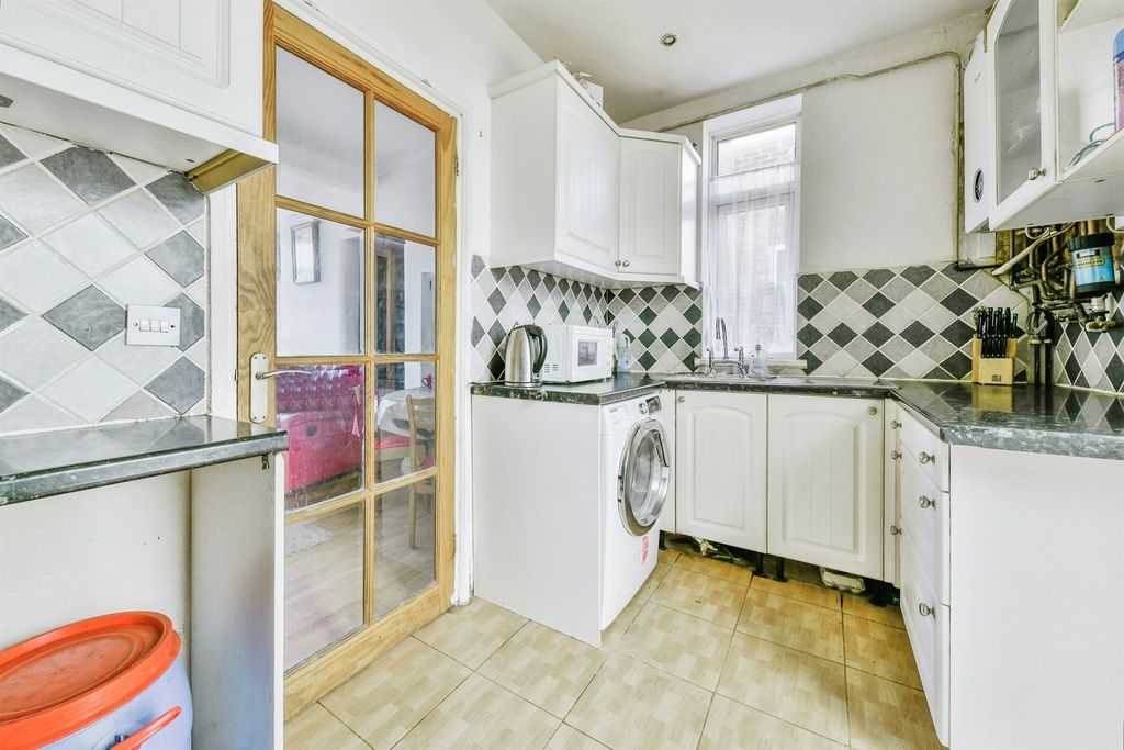 Property photo 3 of 17