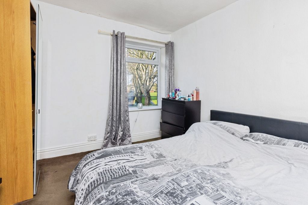 Property photo 3 of 17 Pbox-Img.Jpg