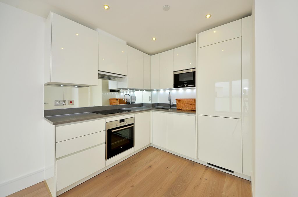 Property photo 2 of 7 Kitchen