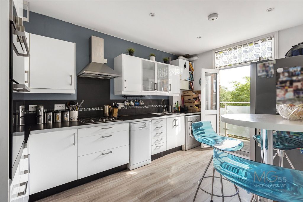 Property photo 2 of 14 Picture No. 15