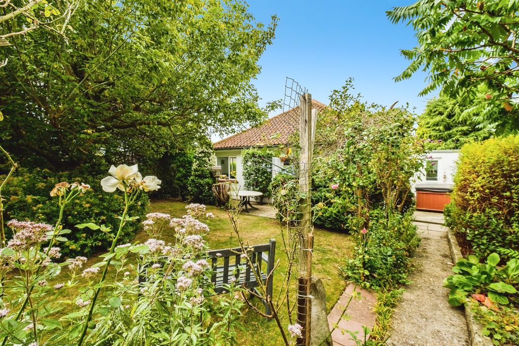 Property photo 2 of 17