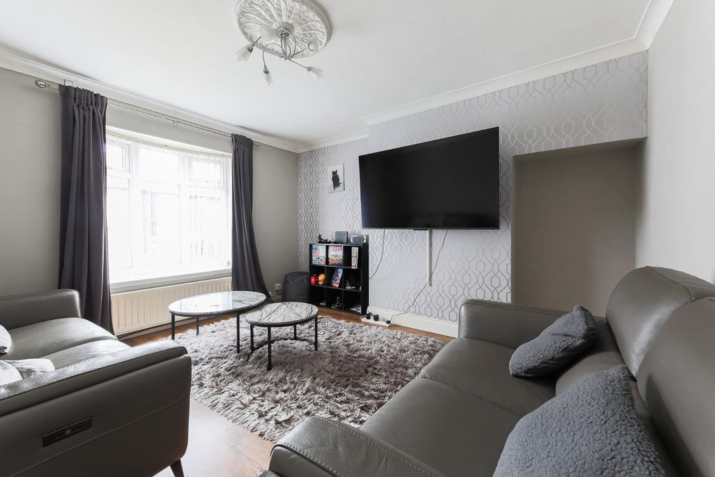 Property photo 2 of 16 Living Room