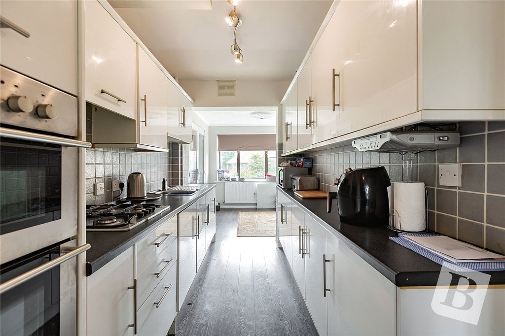 Property photo 2 of 19 Kitchen