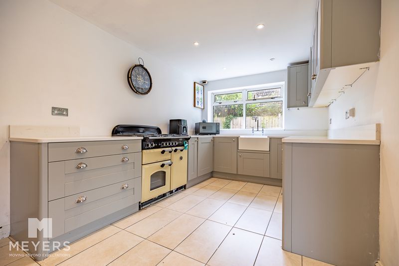 Property photo 3 of 17 Kitchen