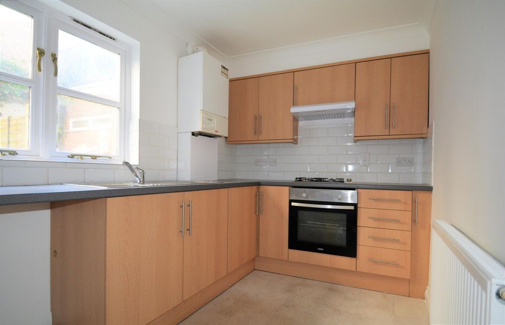 Property photo 3 of 7 Kitchen