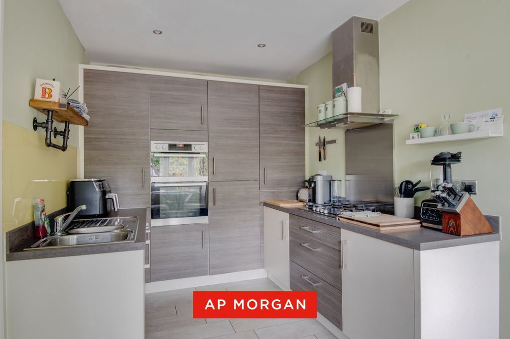 Property photo 2 of 19 Picture No. 31