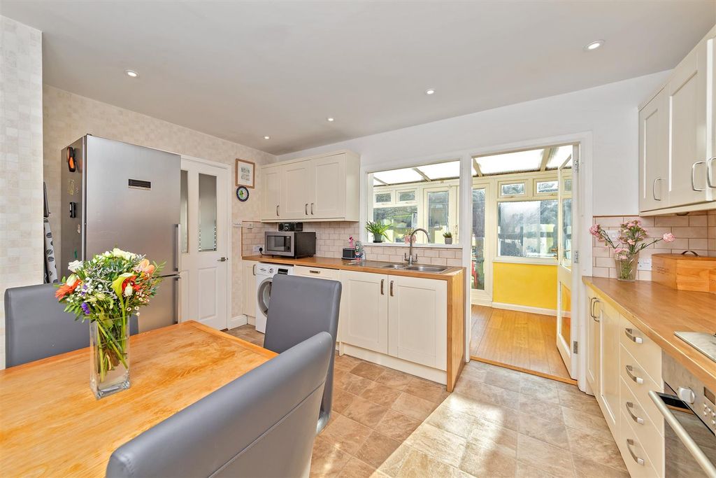 Property photo 3 of 18 26Kitchenerclose-17.Jpg