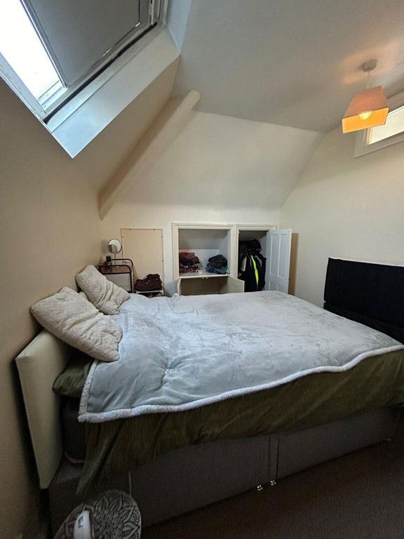 Property photo 2 of 10 Bedroom