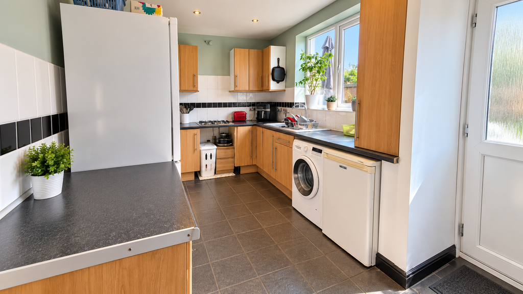 Property photo 3 of 20 Kitchen