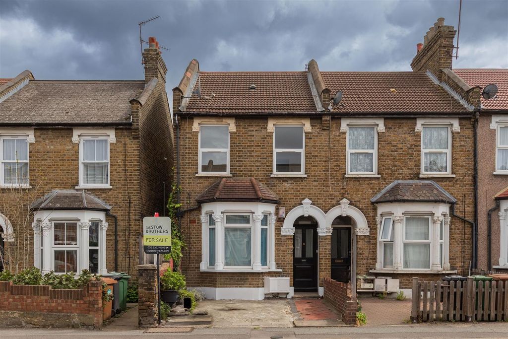 Property photo 1 of 11 Chingford Road, E17
