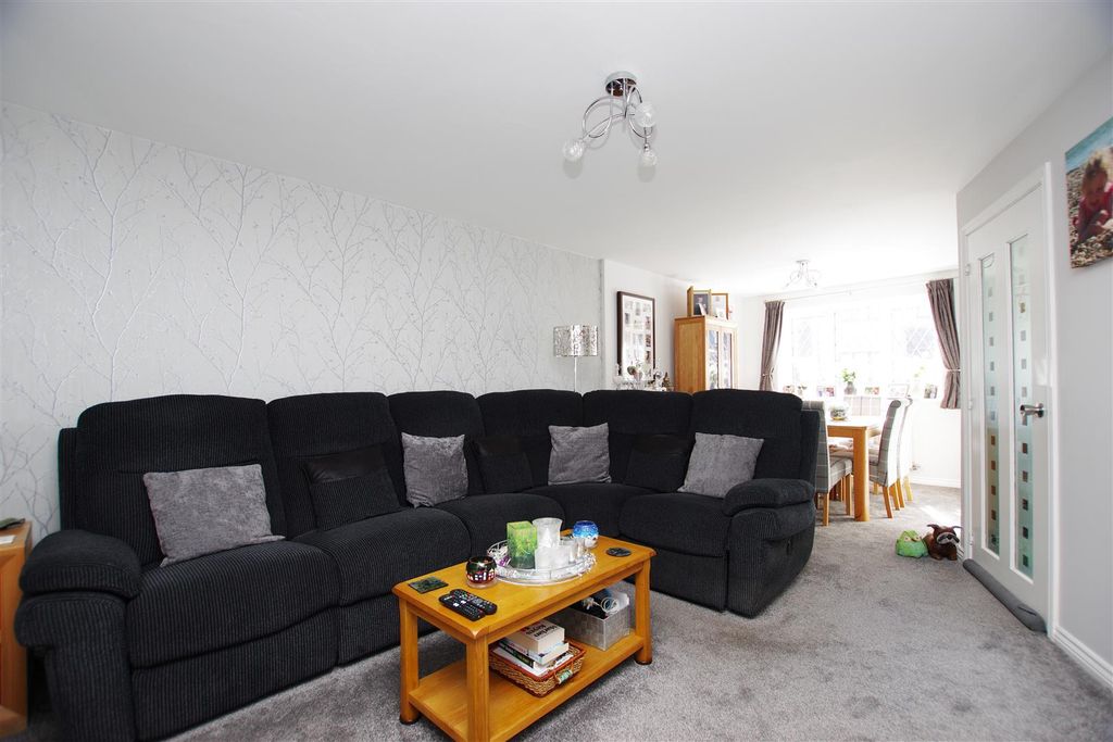 Property photo 3 of 17 Lounge/Diner