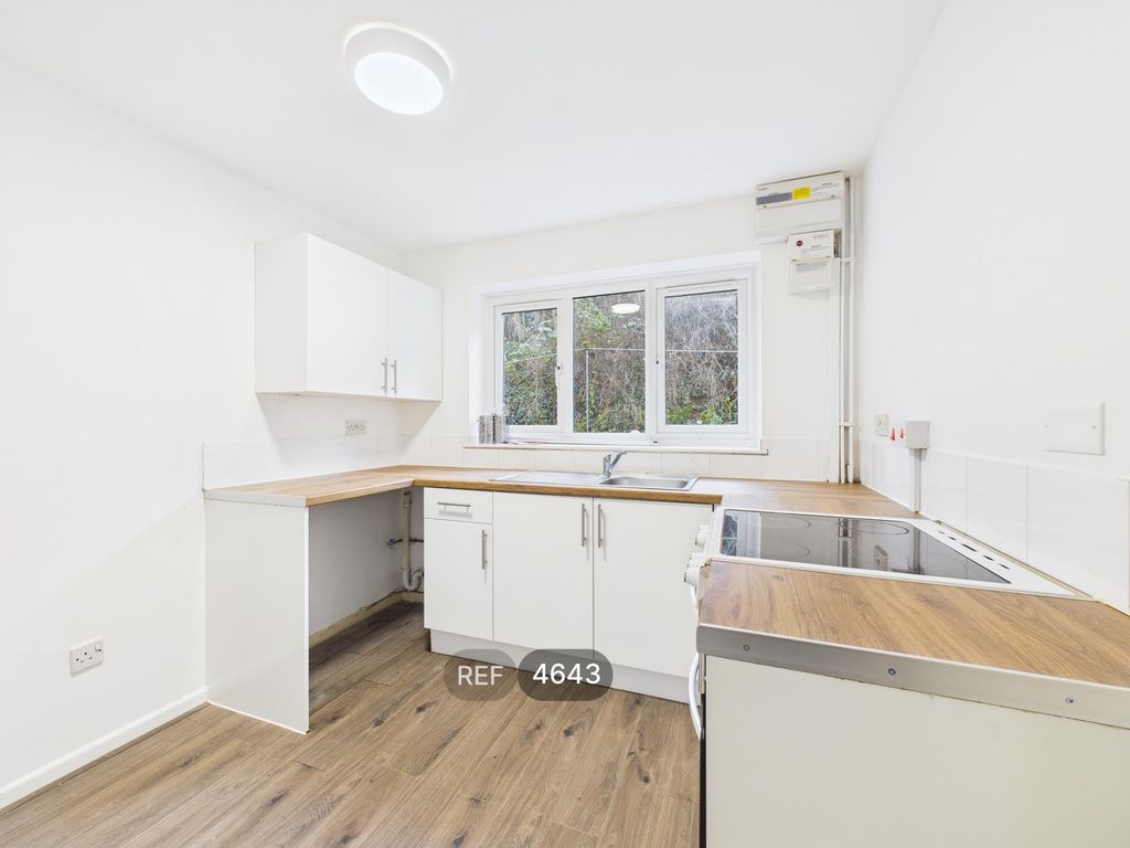 Property photo 3 of 15 Kitchen