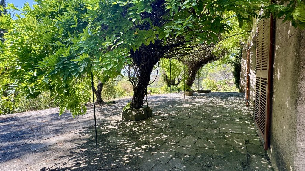 Property photo 2 of 9