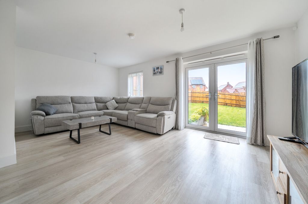 Property photo 3 of 12 1380182-18-6911E7...