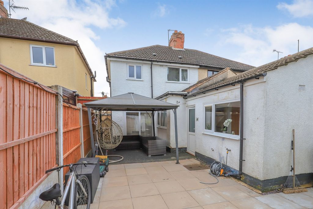 Property photo 2 of 17