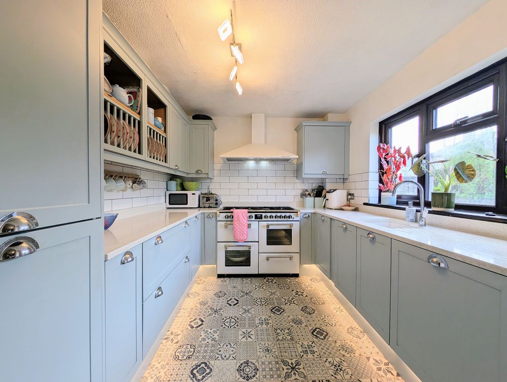 Property photo 3 of 35