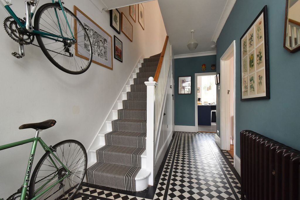 Property photo 2 of 32