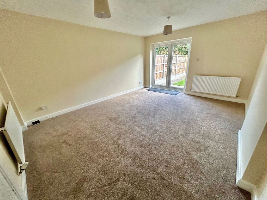 Property photo 2 of 14 Living/Dining Room