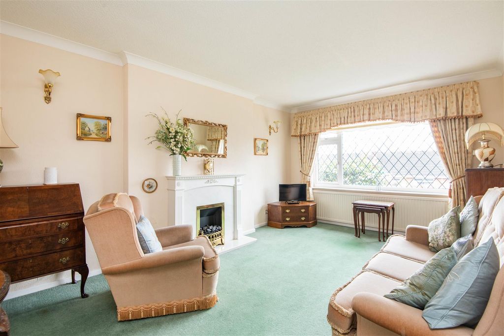 Property photo 2 of 14 Lounge