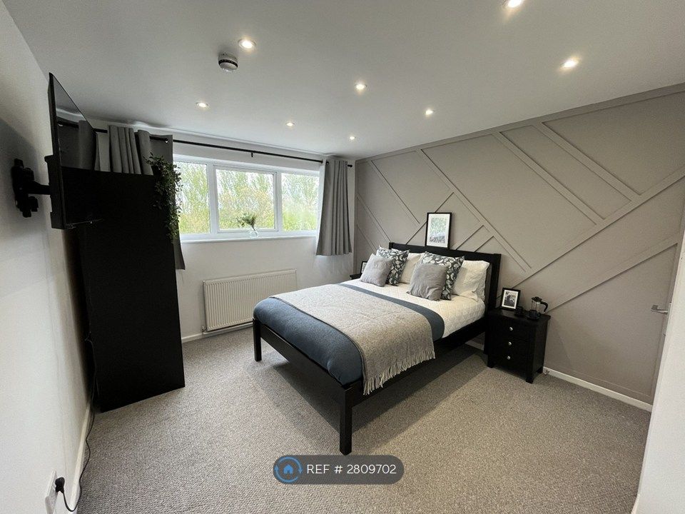 Property photo 1 of 13 Room 5