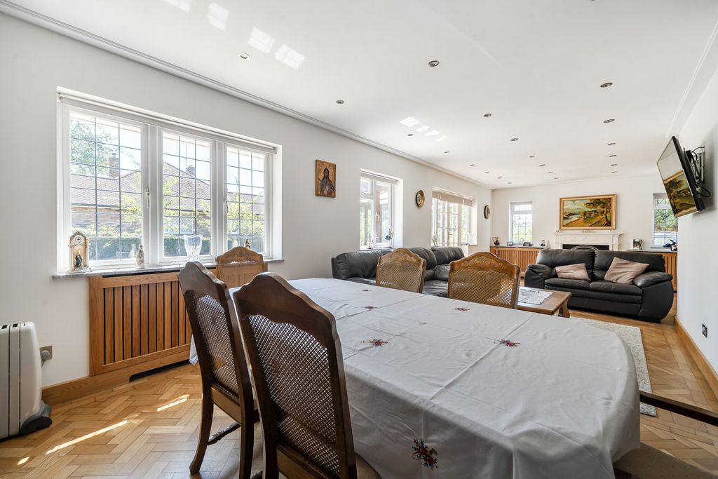 Property photo 3 of 20 1496905-8-6A69F81...