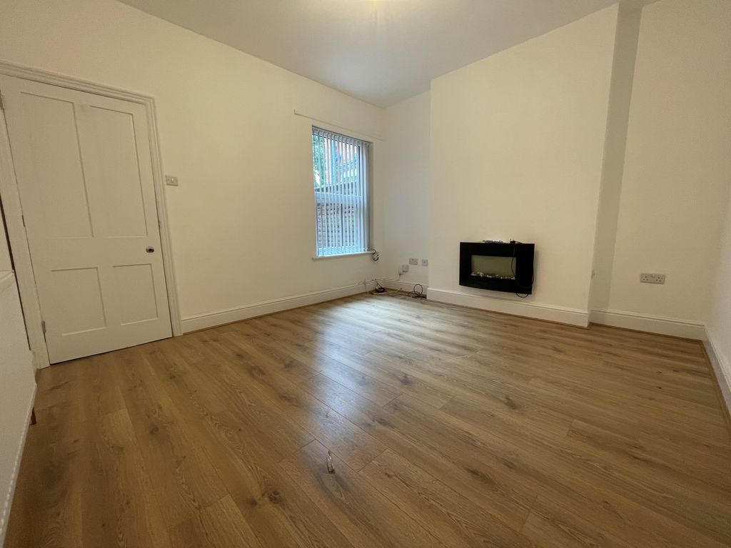 Property photo 3 of 8 Living Room