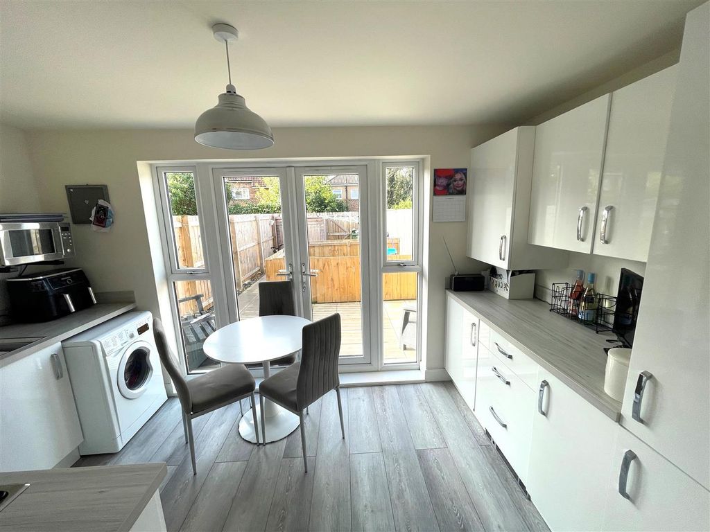 Property photo 3 of 11 Kit 2.Jpg