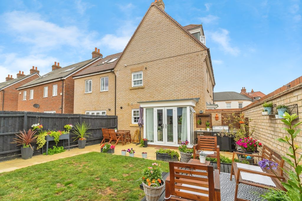 Property photo 2 of 17
