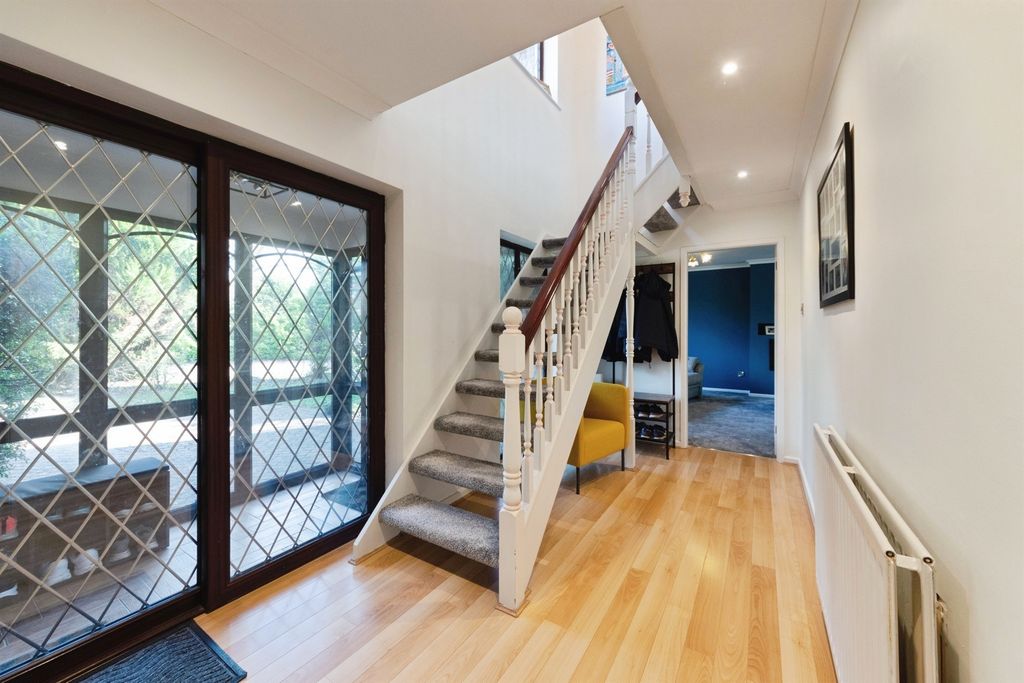 Property photo 2 of 24