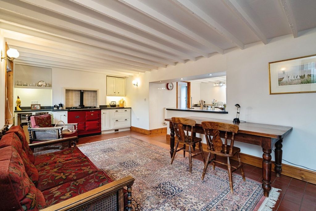 Property photo 2 of 20