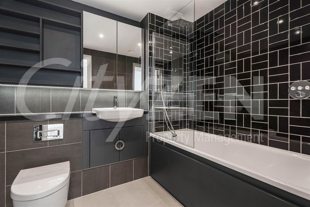 Property photo 3 of 15 Bathroom