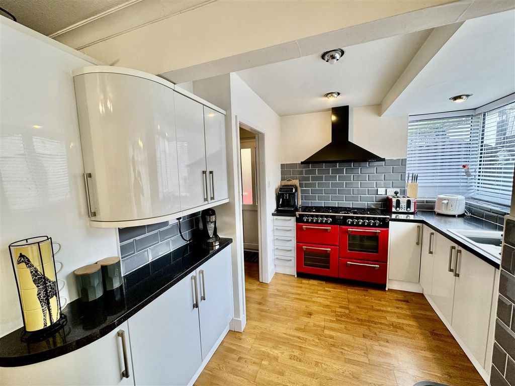 Property photo 2 of 18 Kitchen