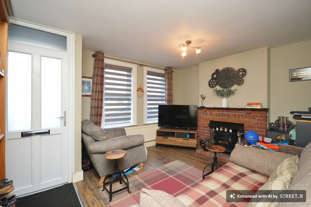 Property photo 2 of 11