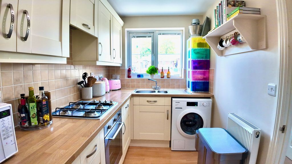 Property photo 3 of 32