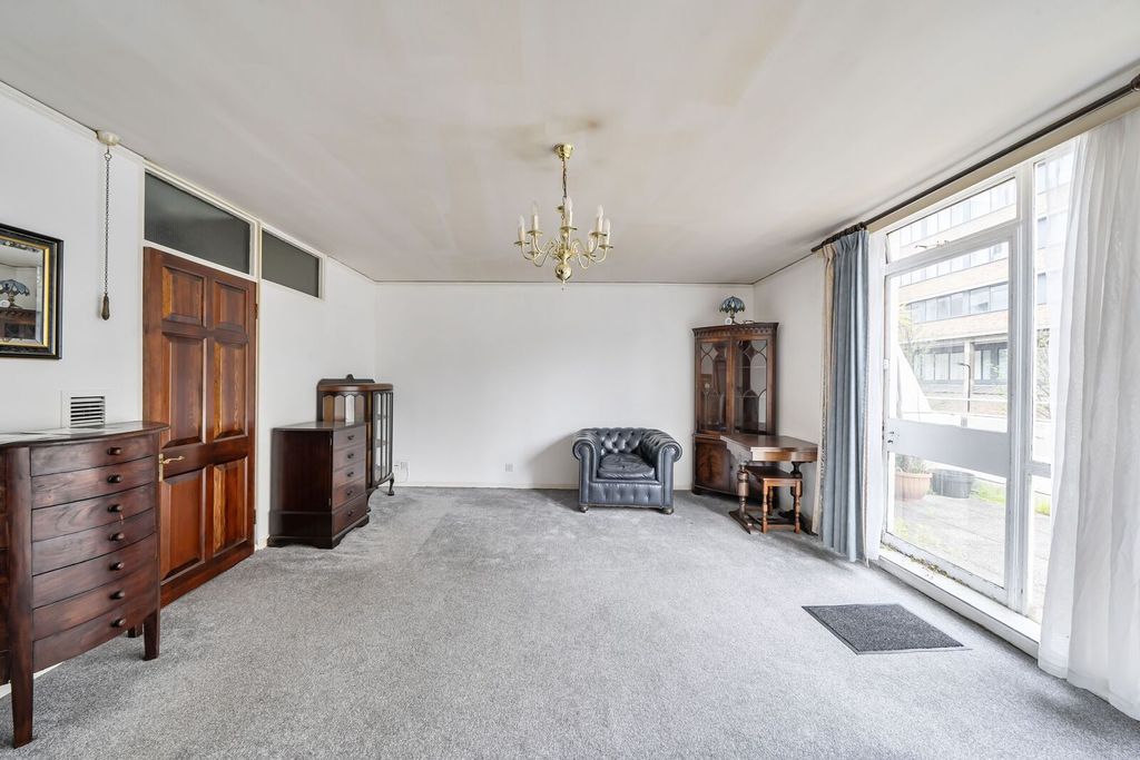 Property photo 2 of 23
