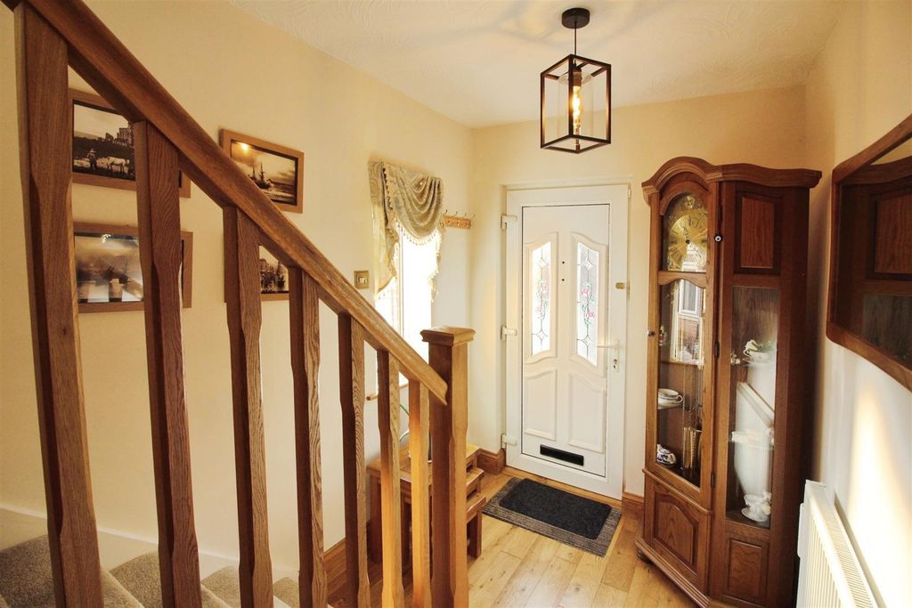 Property photo 2 of 25 Entrance Hall