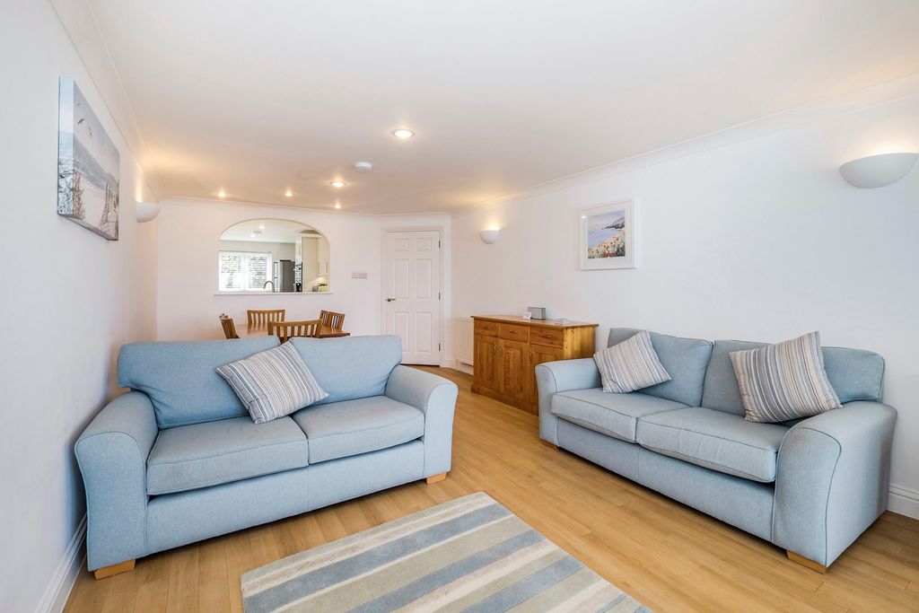 Property photo 3 of 18 Pbox-Img.Jpg