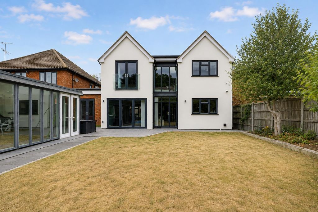 Property photo 2 of 32