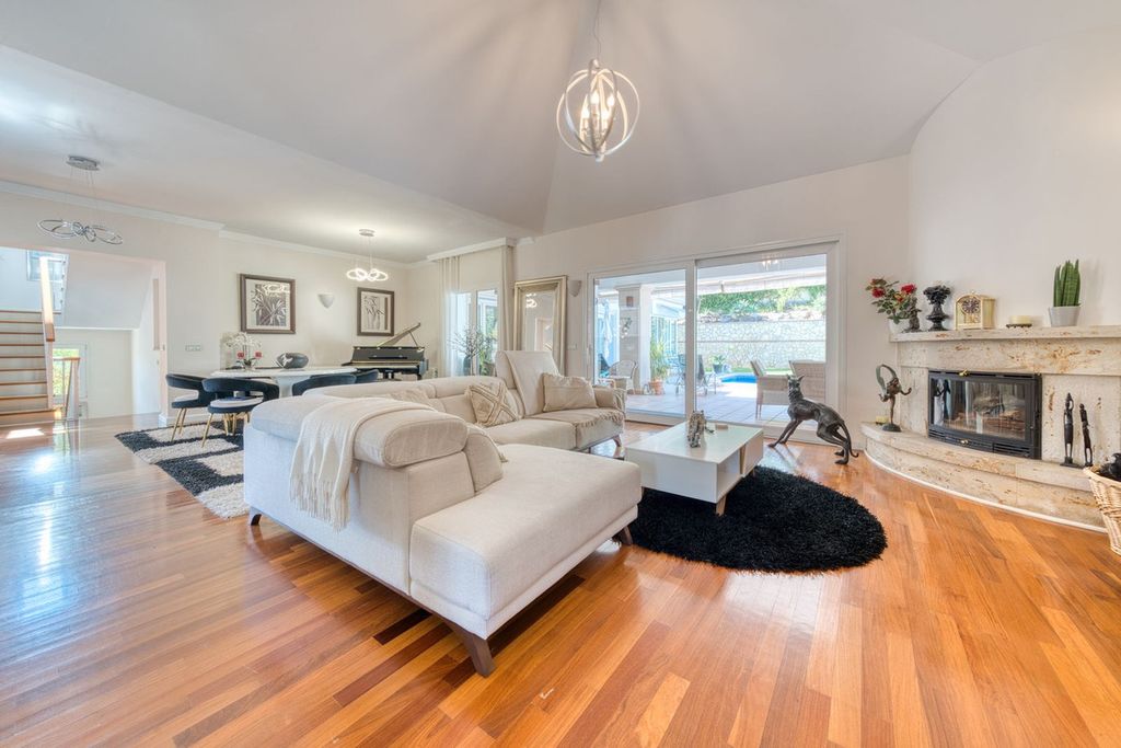 Property photo 3 of 38